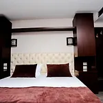 Town House 3*