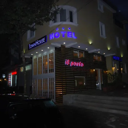 Hotel Town House 3*