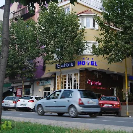 Hotel Town House 3*