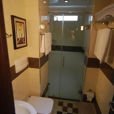 Town House Hotel 3*