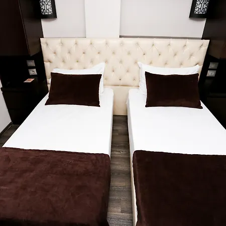 Hotel Town House 3*