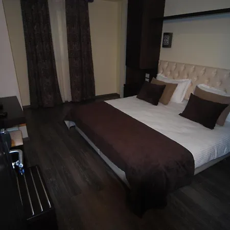 Hotel Town House 3*