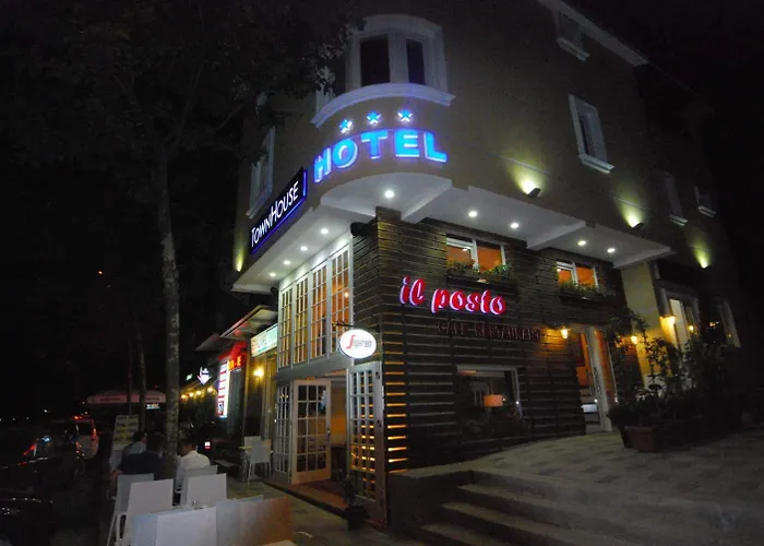 Town House 티라나