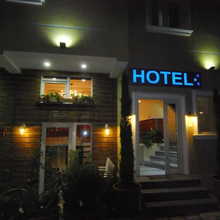 Town House 3* Tiran
