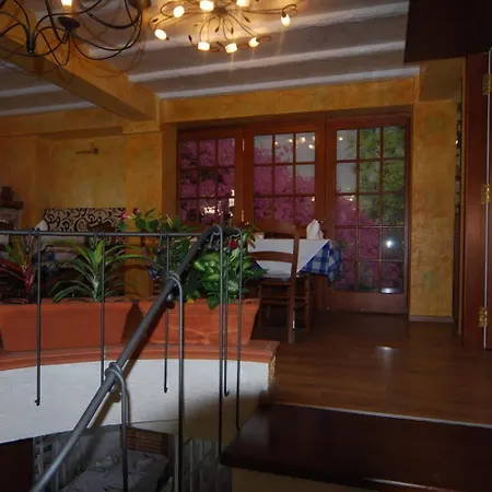 Town House 3*