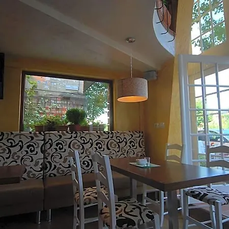 Town House 3*