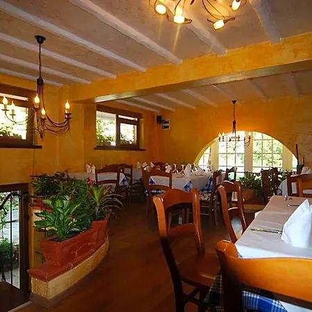 Town House Otel 3*